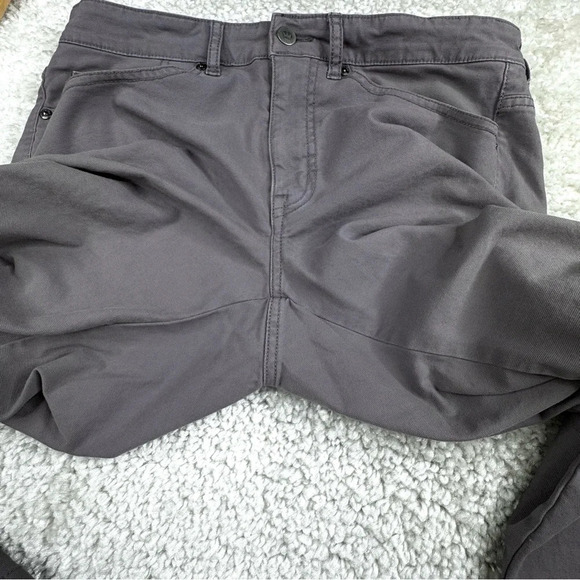 Peter Millar Pants. Gray. 32 waist, 25 inseam - Picture 6 of 12